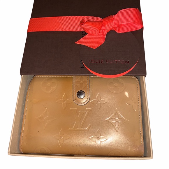 AUTHENTICATED Louis Vuitton vernis wallet - Picture 7 of 16